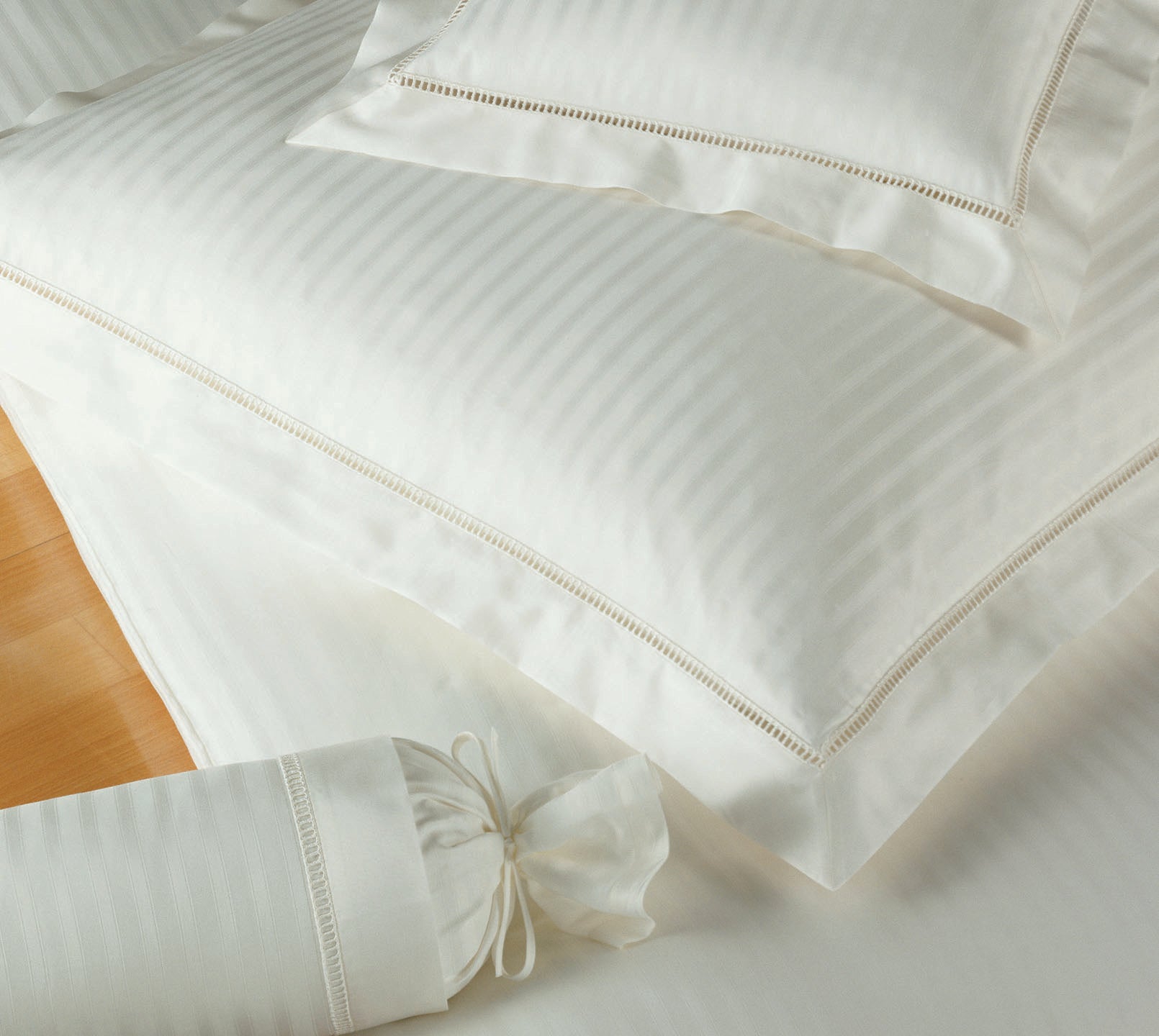 Jacquard Bettwaesche White House in Beige Streifen Detail #farbe_White House Natur