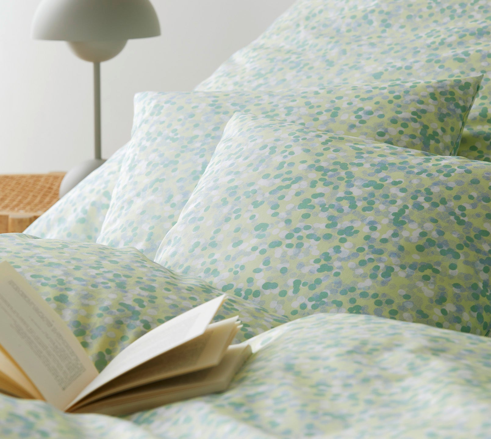 Mako Batist Bettwäsche Little Dots in Limetten Grün Punkte Detail #farbe_LItte Dots Limetten Grün