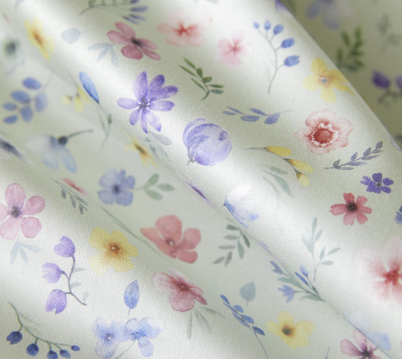 Satin Bettwäsche Beauties in Zartgrün Blümchen Material #farbe_Beauties Zartgrün