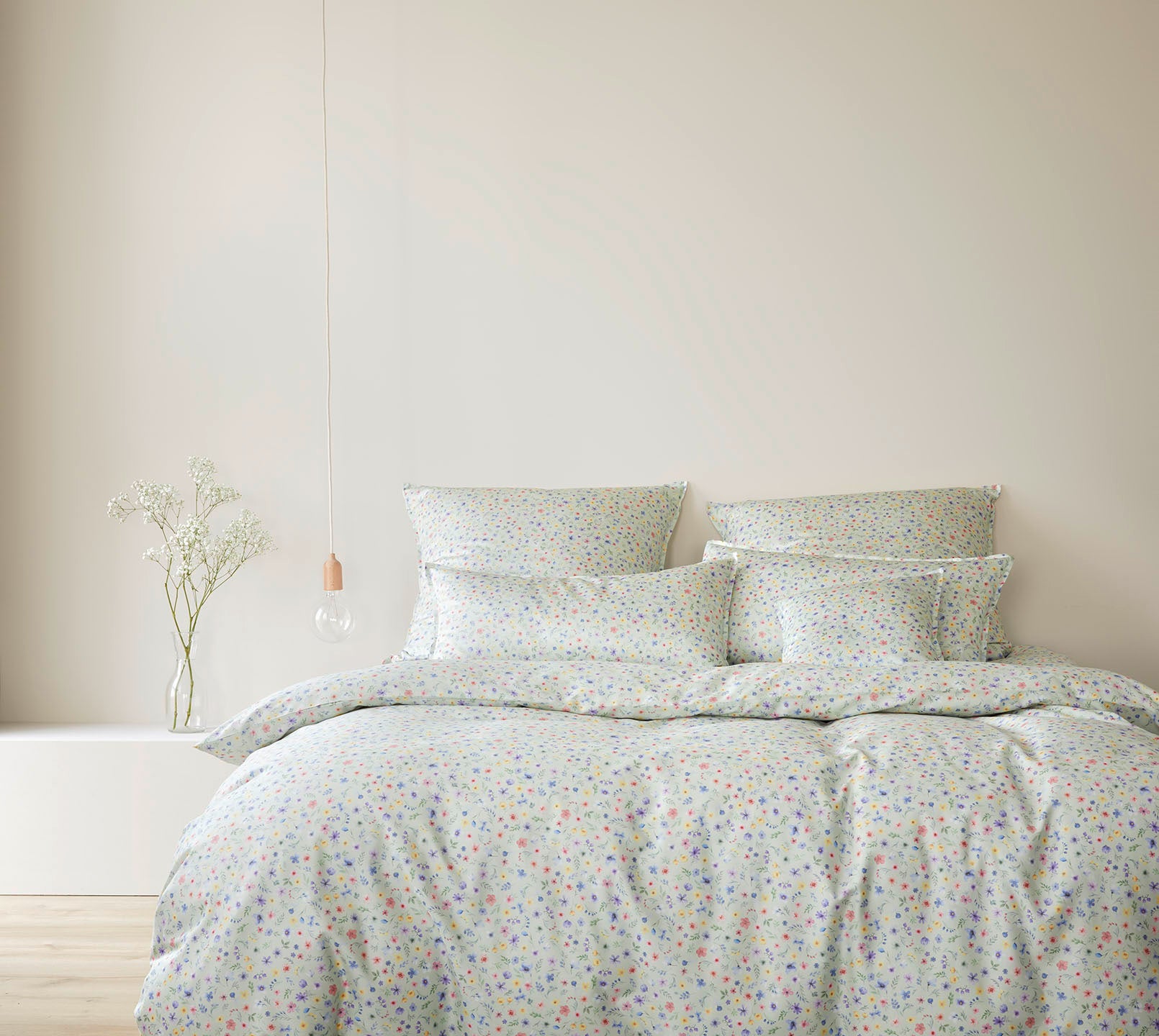 Satin Bettwäsche Beauties in Zartgrün Blümchen Schlafzimmer #farbe_Beauties Zartgrün