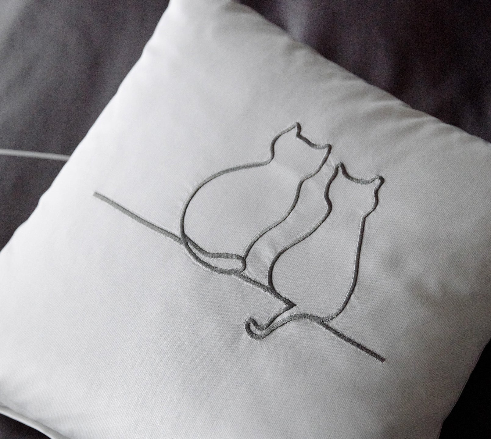 Satin Kissen 40x40 It´s You & Me in Anthazit Katzensilhouette Stickerei 40x80cm #farbe_It s You and Me Anthrazit Kissen