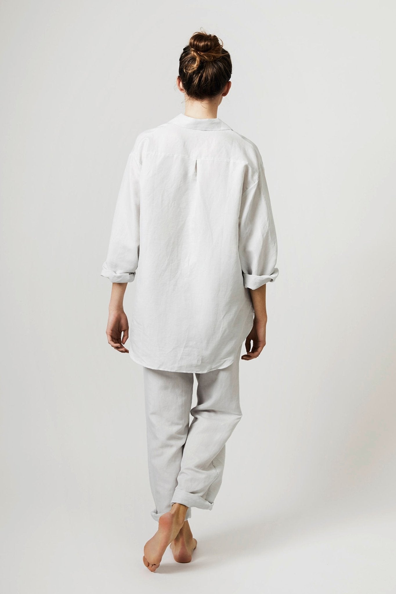 Halbleinen Homewear PJ Shirt in Kreide Model Bildausschnitt 3 #farbe_Kreide
