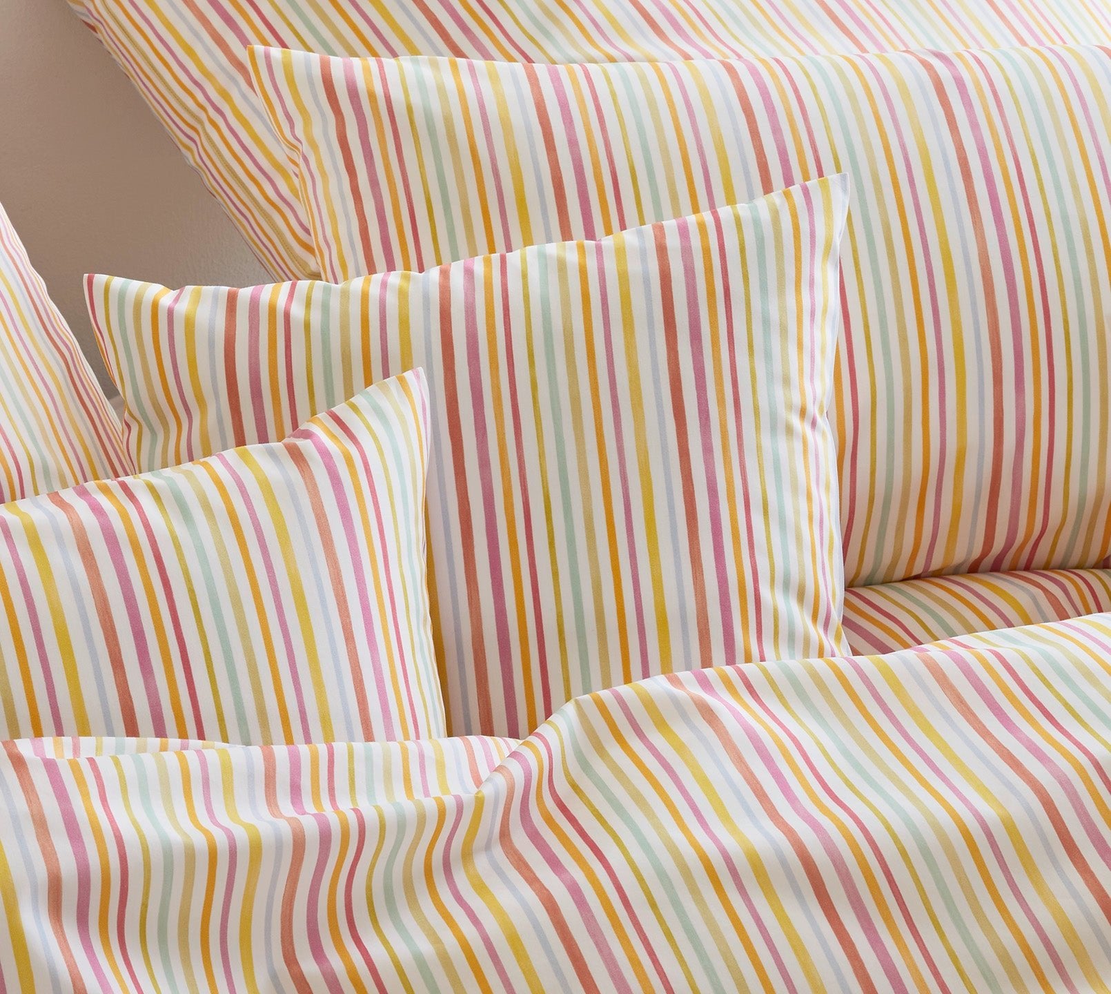 Mako-Batist Regebogen Kinderbettwäsche Lucky Stripe in Regenbogen Streifen Pandabärstickmotiv Schlafzimmer #farbe_Lucky Stripe Rainbow