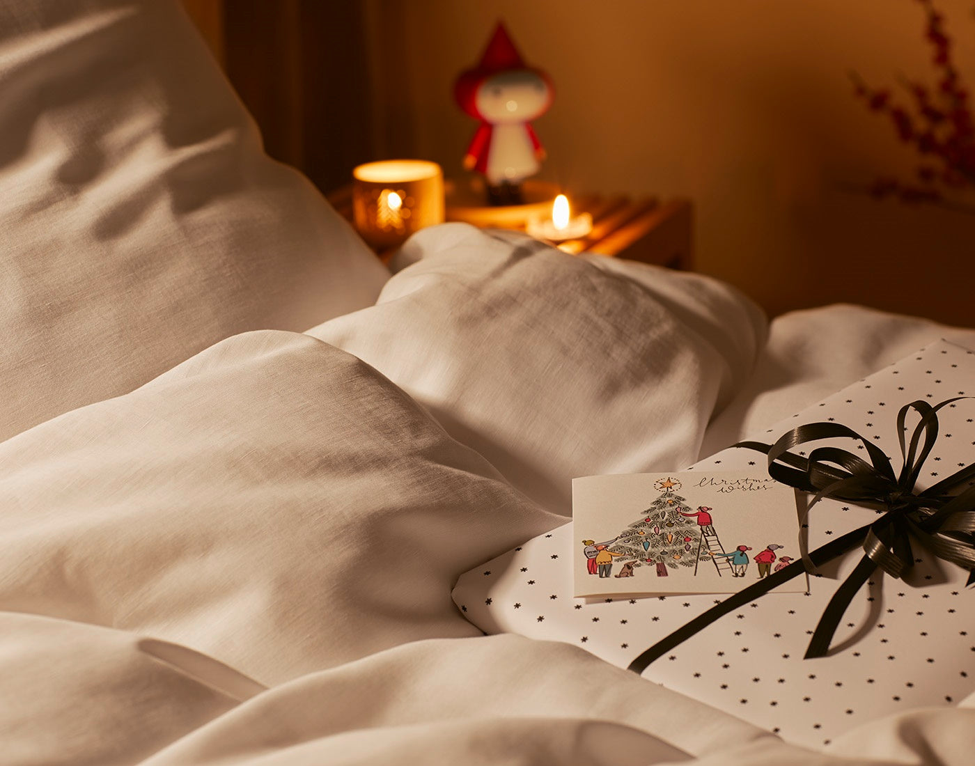 Halbleinen Bettwäsche Geschenk auf Bett