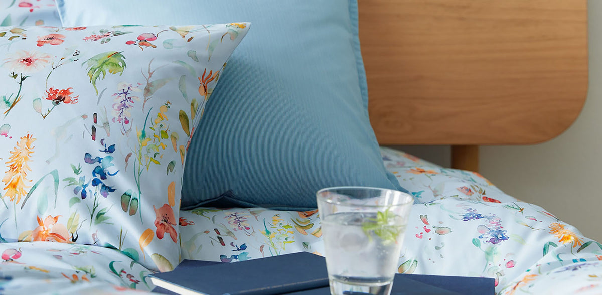 Mako Batist Bettwäsche Magic Bleu Blumen Schlafzimmer