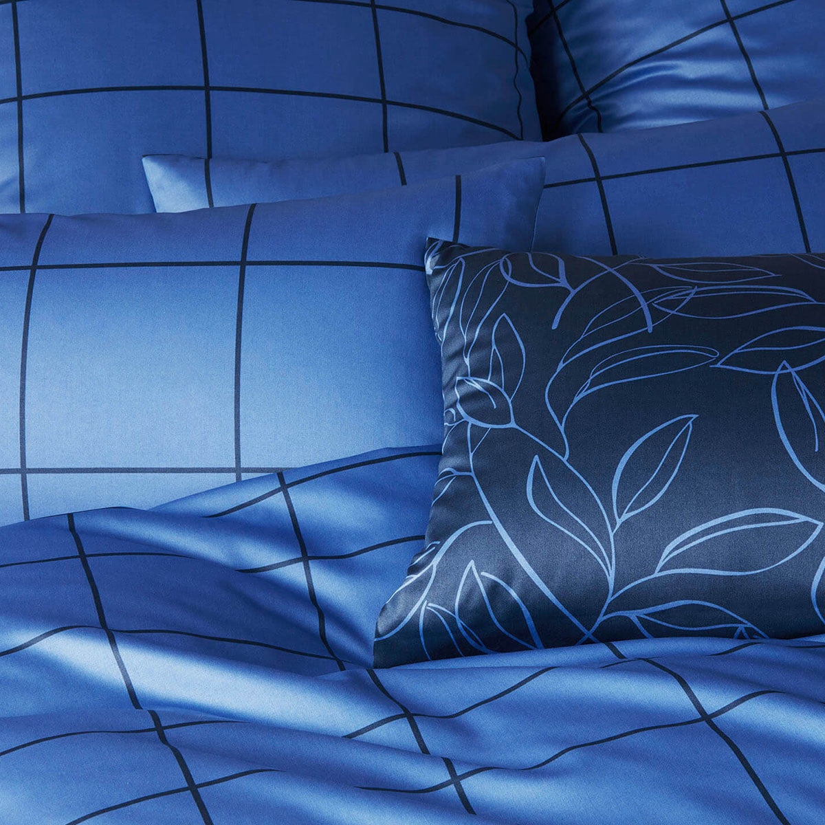 Satin Bettwäsche Cross Blau Karo Kissen Floral