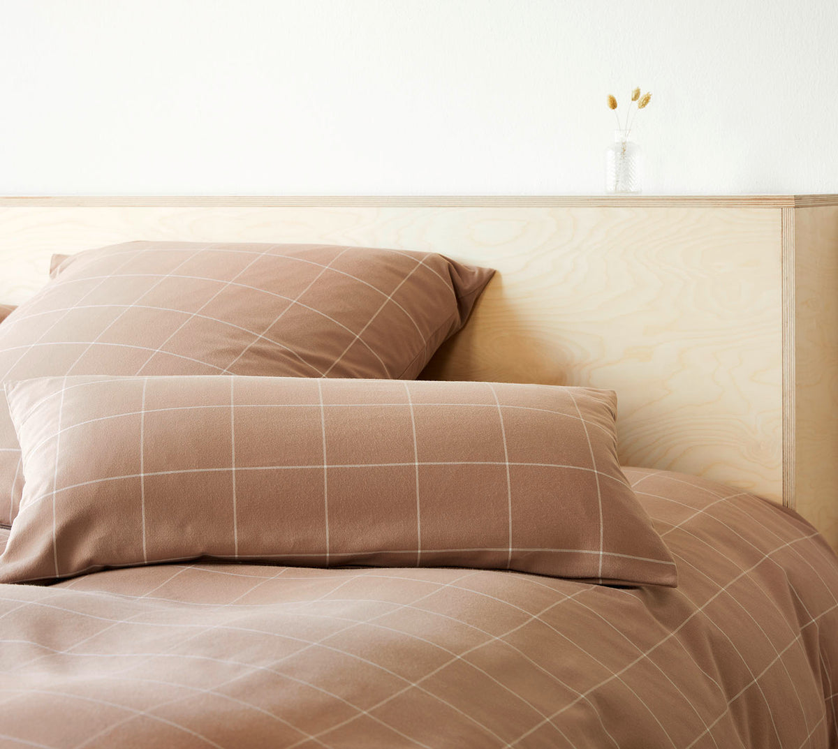 Flanell Bettwäsche Oxford in Caramel im Bett #farbe_Oxford Caramel