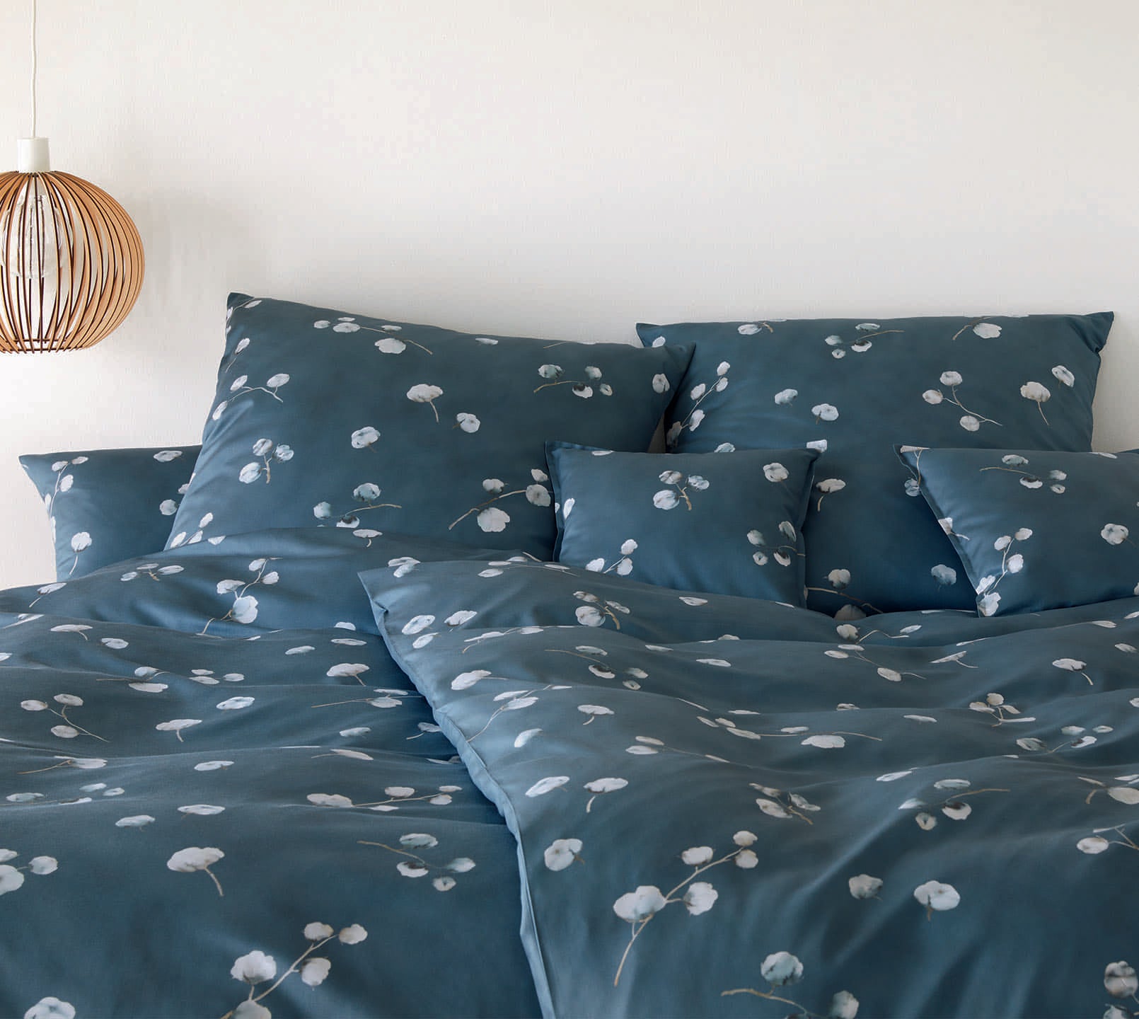GOTS Bio Baumwolle Satin Bettwäsche Cotton Flower Dunkelblau Blüten Schlafzimmer #farbe_Cotton Flower Dunkelblau