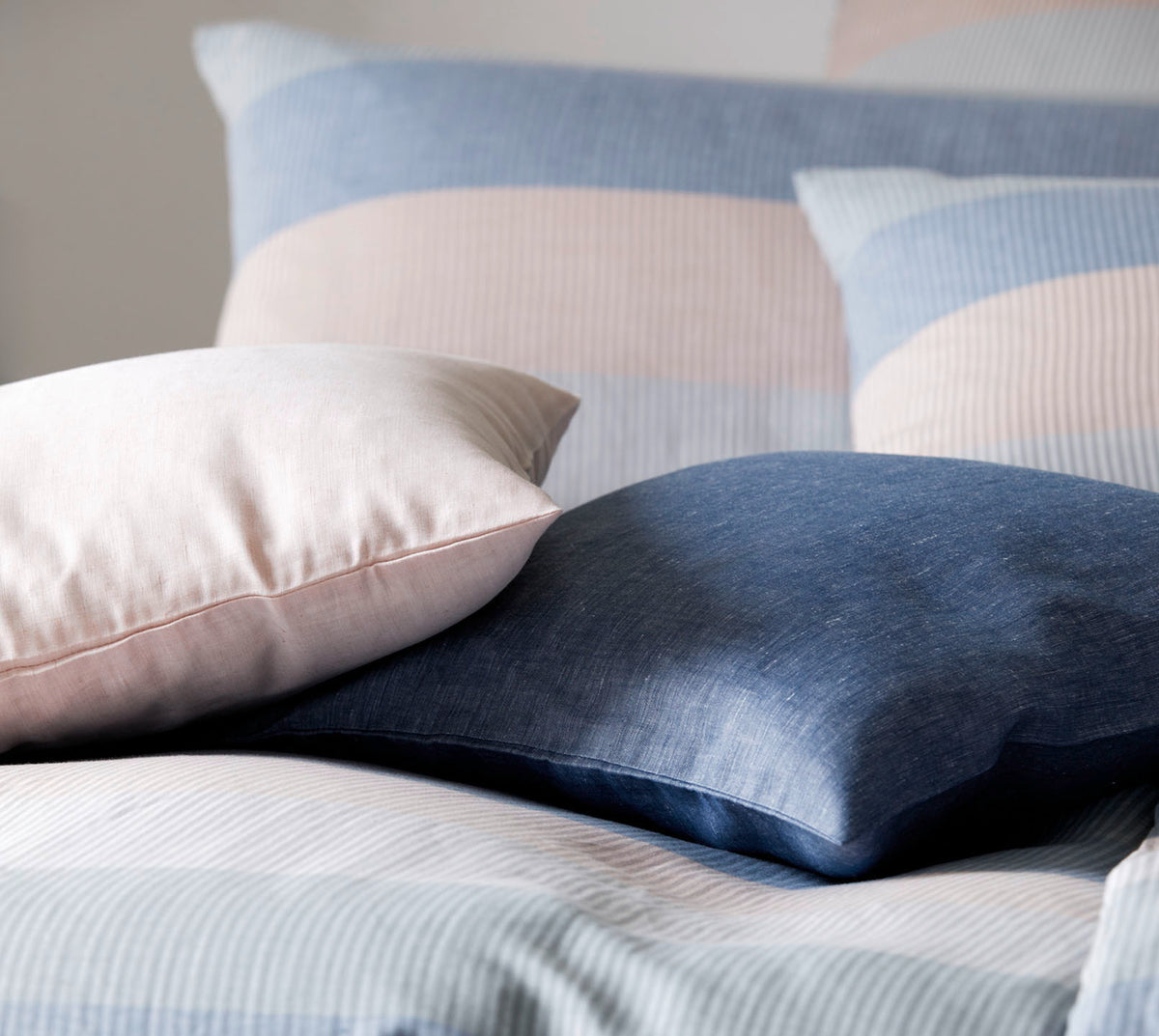 Halbleinen Bettwaesche Glee in Aqua Streifen Detail 1 #farbe_Aqua