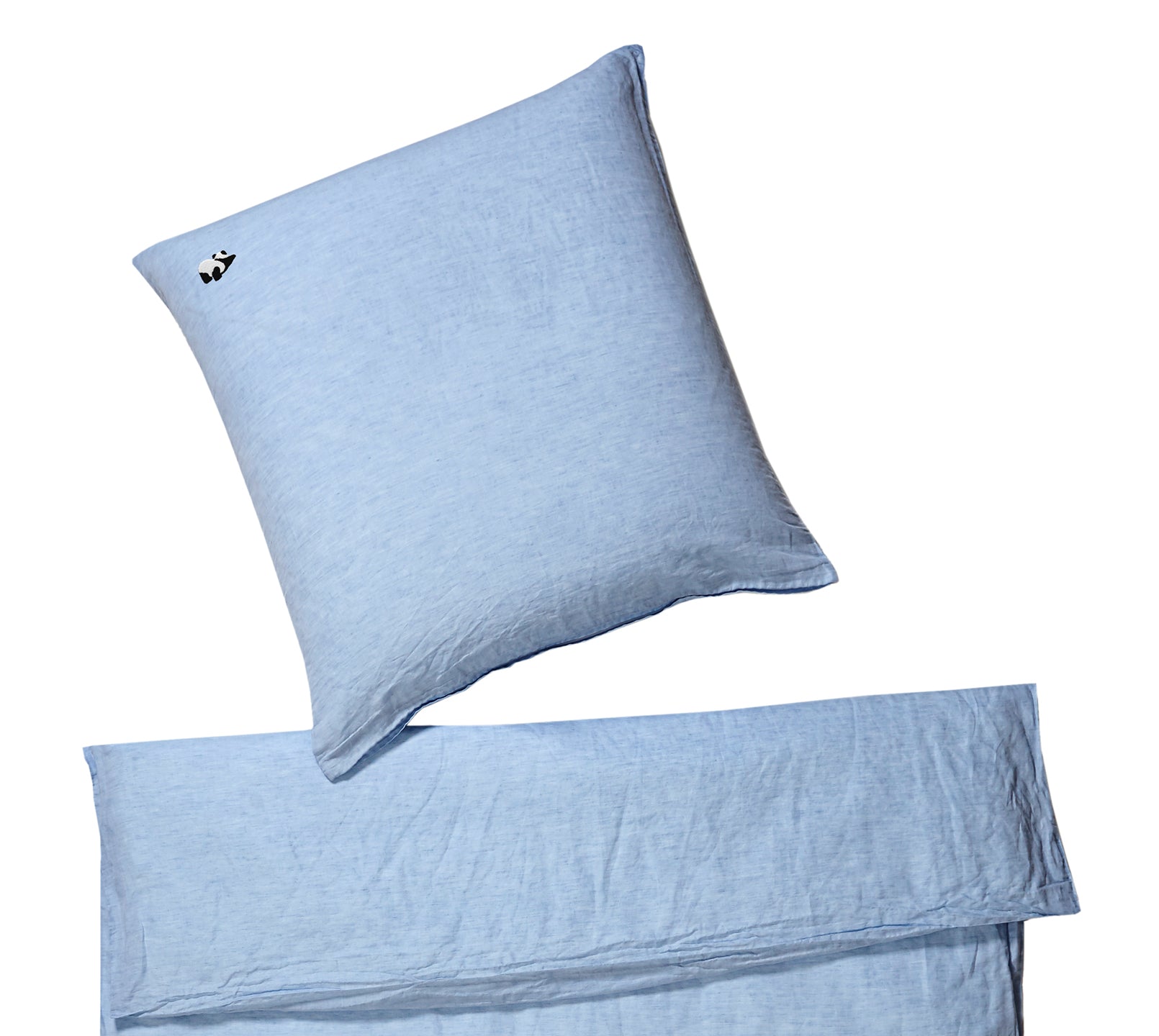 Halbleinen Kinderbettwäsche Breezy in Blau Uni Pandabärstickmotiv Freisteller #farbe_Breezy Blau
