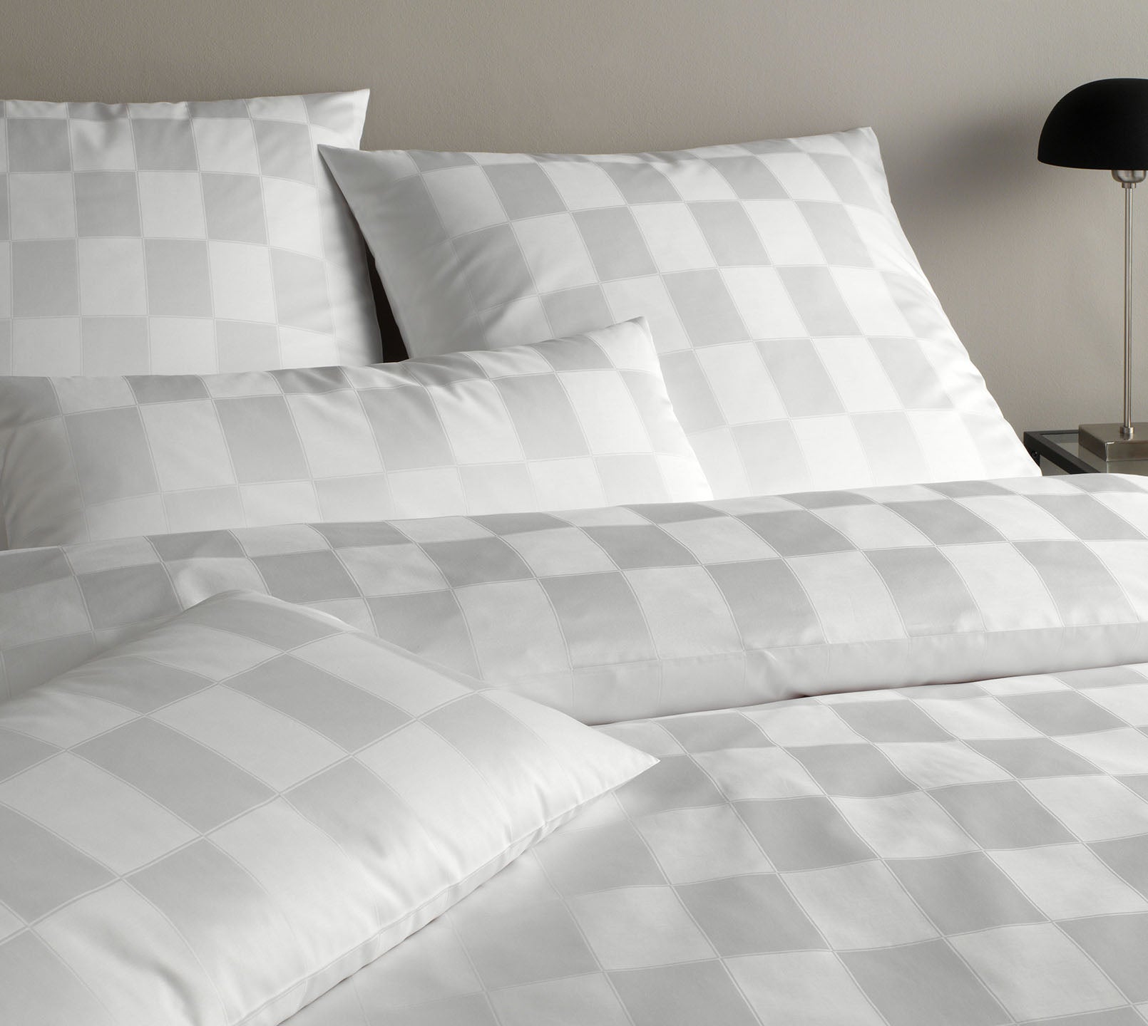 Jacquard Bettwäsche Courage in Weiß Karos Schlafzimmer #farbe_Courage Weiß
