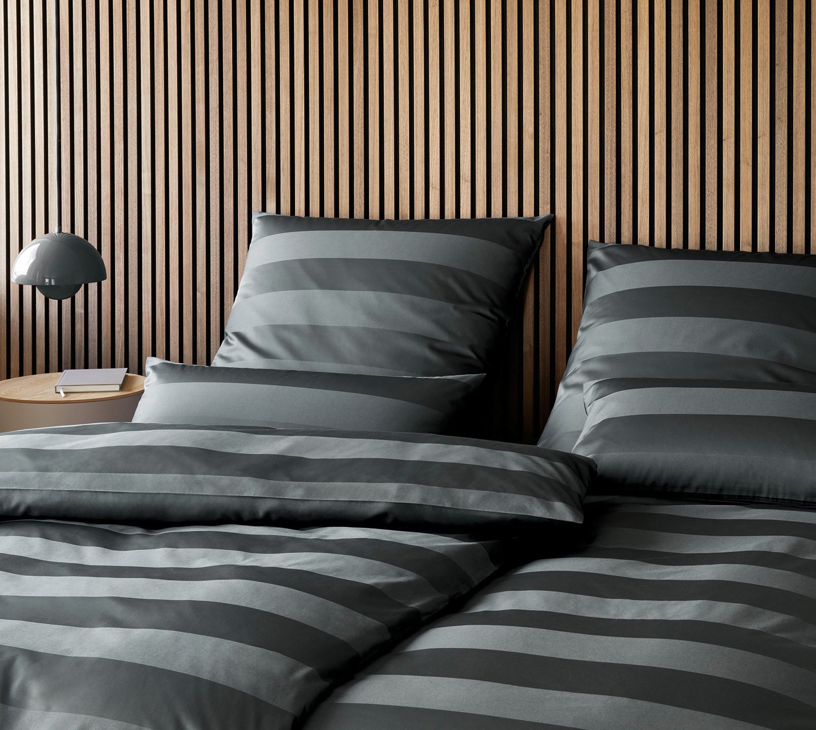 Jacquard Bettwäsche En Bloc in Grau Streifen Schlafzimmer #farbe_En Bloc Basalt
