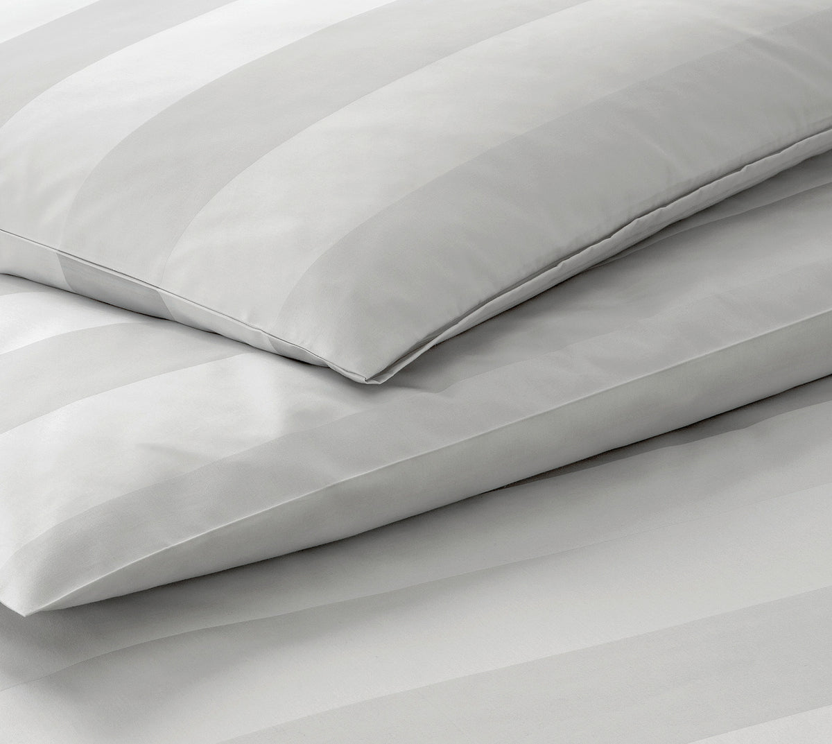 Jacquard Bettwäsche En Bloc in Weiß Streifen Freisteller #farbe_En Bloc Weiß