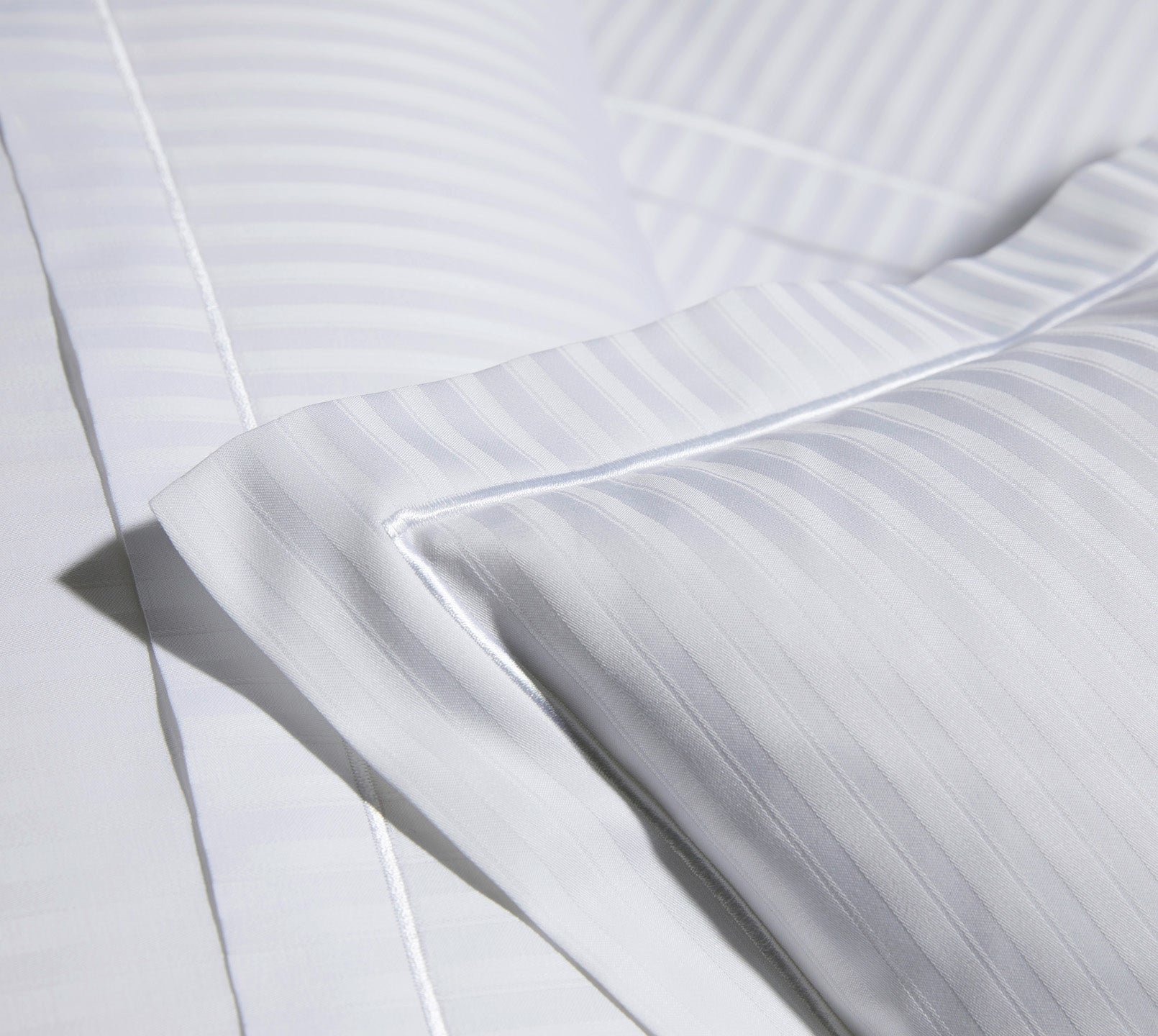 Jacquard Bettwäsche Milano in Weiß Streifen Detail #farbe_Milano Weiß