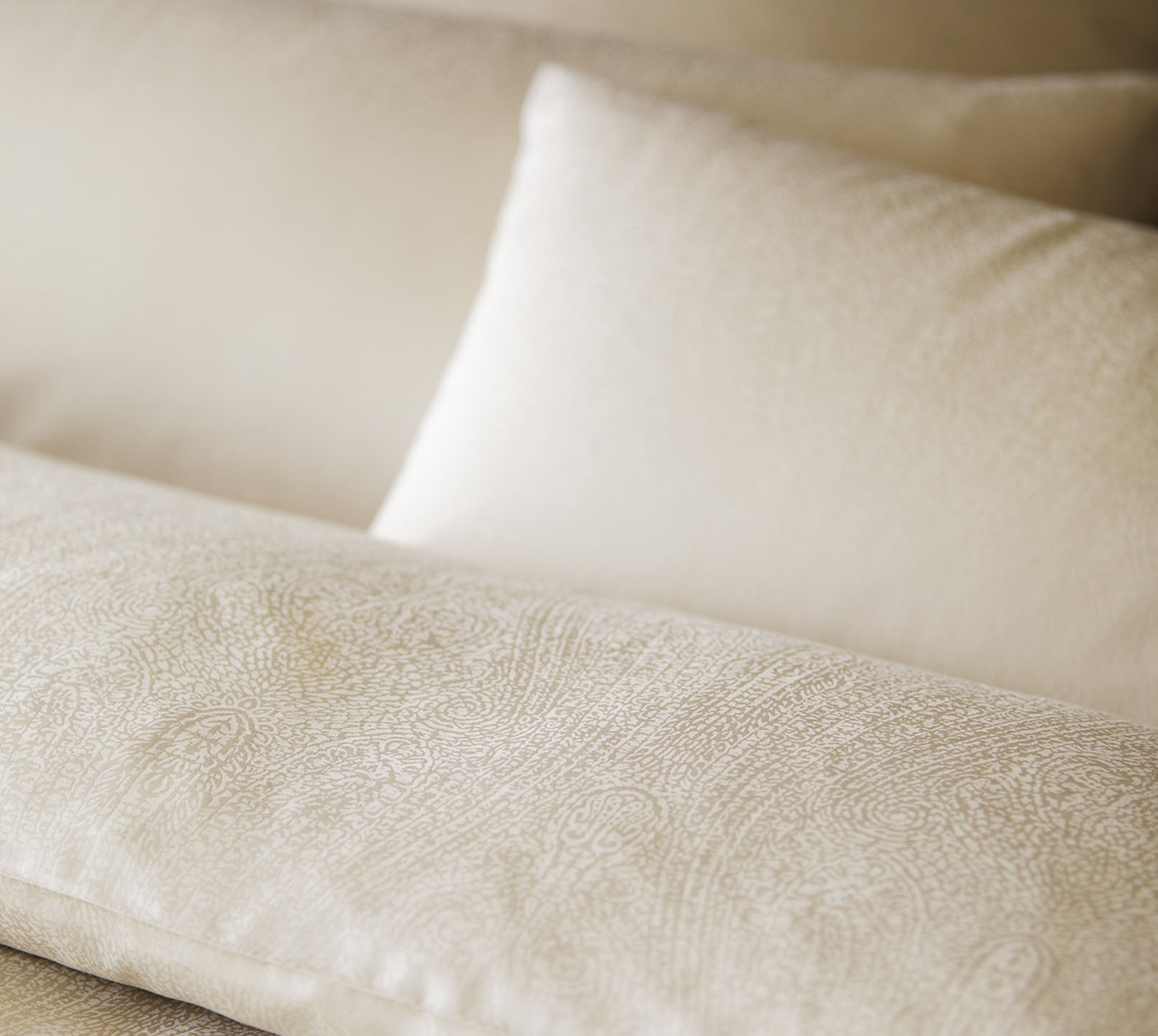 Jacquard Bettwäsche Paisley in Beige Paisley Detail #farbe_Paisley Greige 