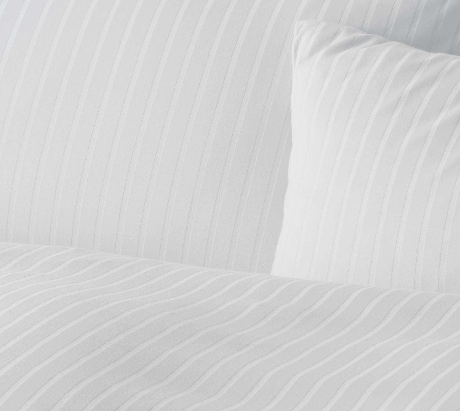 Jersey Bettwaesche Solid Stripe in Weiss Struktur #farbe_Solid Stripe Weiß