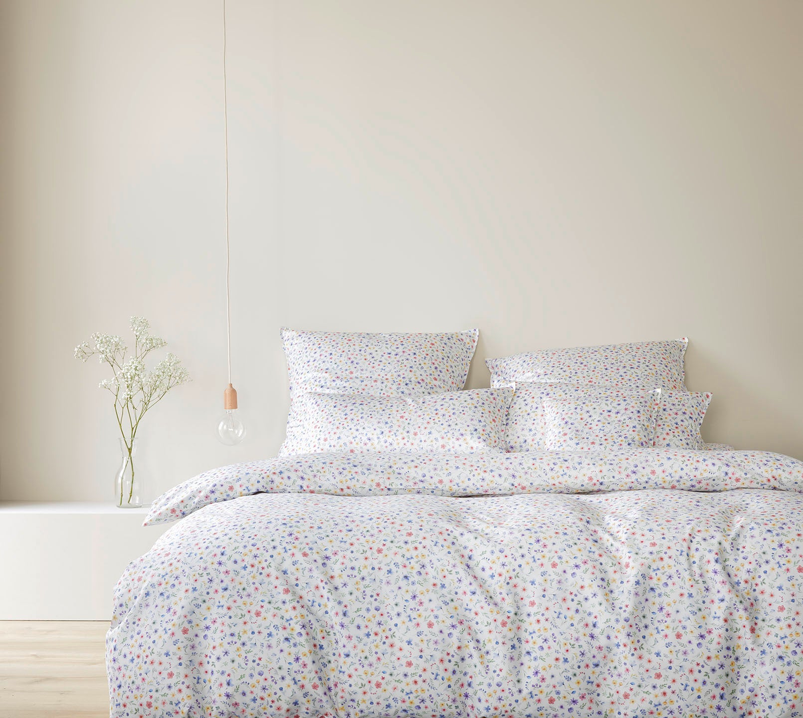 Satin Bettwäsche Beauties in Weiß Blümchen Schlafzimmer #farbe_Beauties Weiß