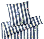 Satin Bettwäsche Flowerstripe in Marine Streifen Blumen Freisteller #farbe_Marine