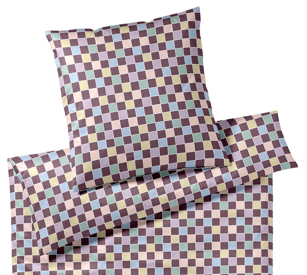 Satin Bettwäsche Scrabble in Merlot Karo Freisteller #farbe_Merlot