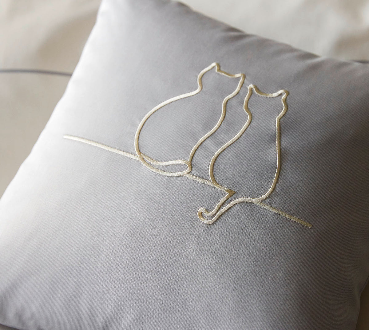 Satin Kissen 40x40 It´s You & Me in Creme Katzensilhouette Stickerei  40x40cm Detail #farbe_It s You and Me Creme Kissen