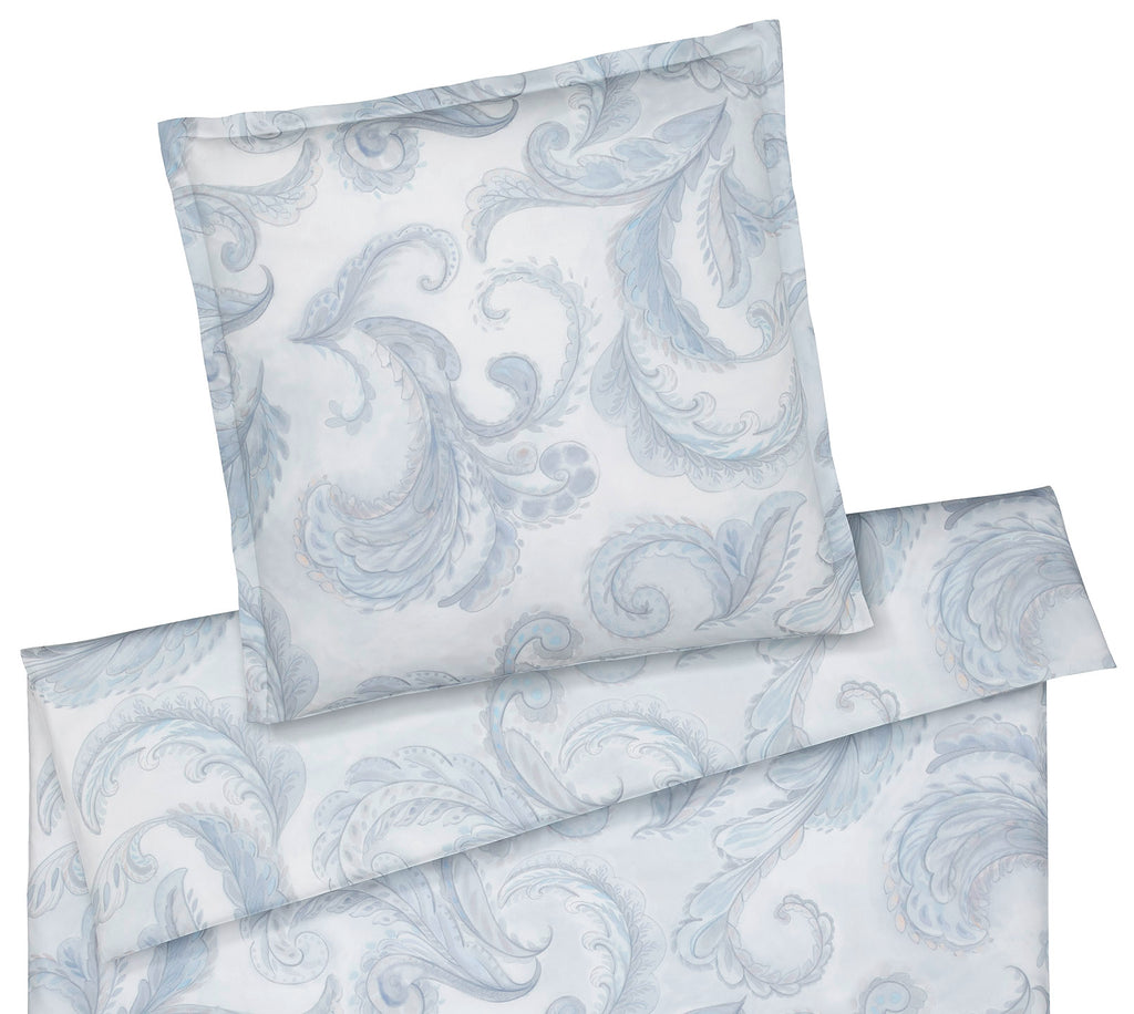 Seiden Satin Bettwäsche Grandezza in Rauchblau Paisleymuster Freisteller #farbe_Rauchblau