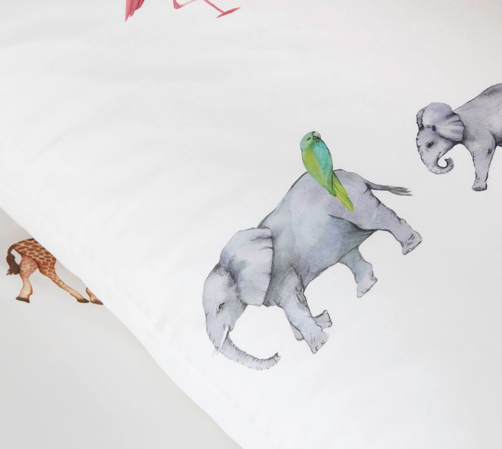 Seiden Satin Bettwäsche Parade in Weiß Tiermotive Detail 2 #farbe_Parade Weiß