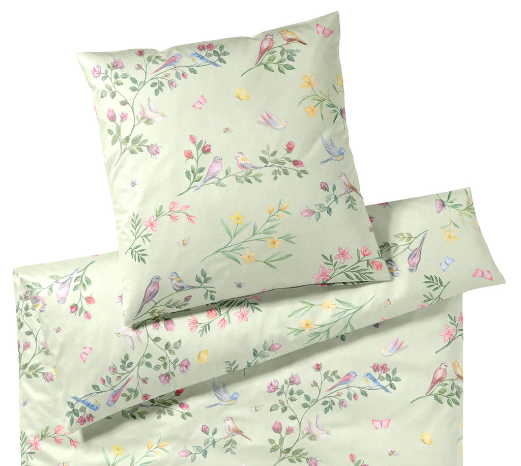 Seiden Satin Bettwäsche Songbird in Pistaziengrün Blumen und Vogelmotiv Freisteller #farbe_Pistaziengrün