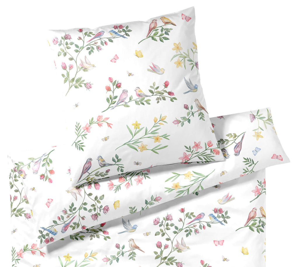 Seiden Satin Bettwäsche Songbird in Weiß Blumen und Vogelmotiv Freisteller #farbe_Weiß