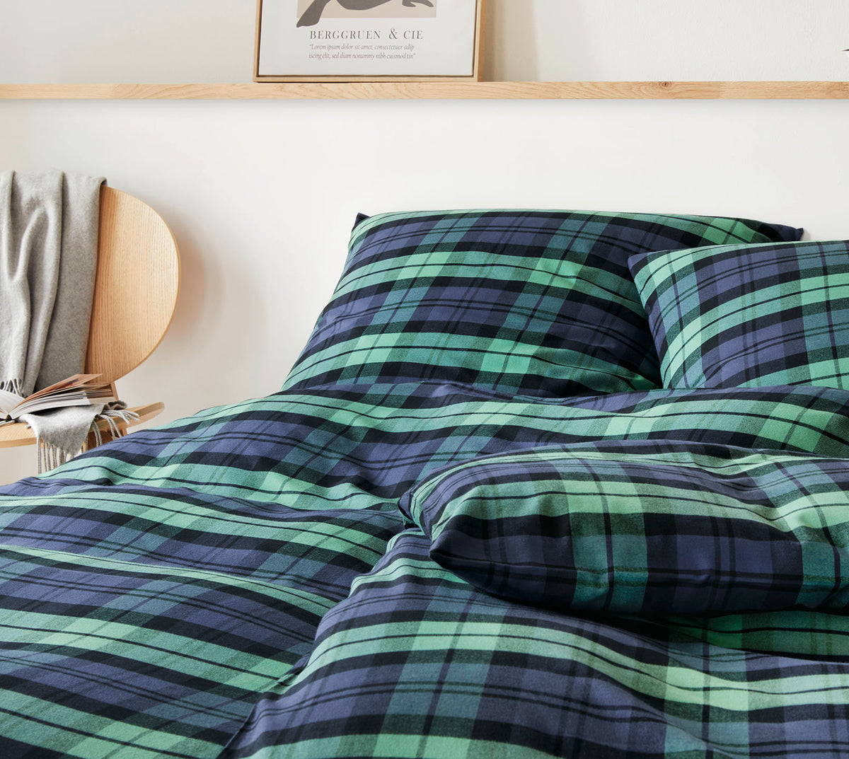 Soft Flanell Bettwäsche Sheffield in Grün im Schlafzimmer #farbe_Sheffield Flaschen-Grün