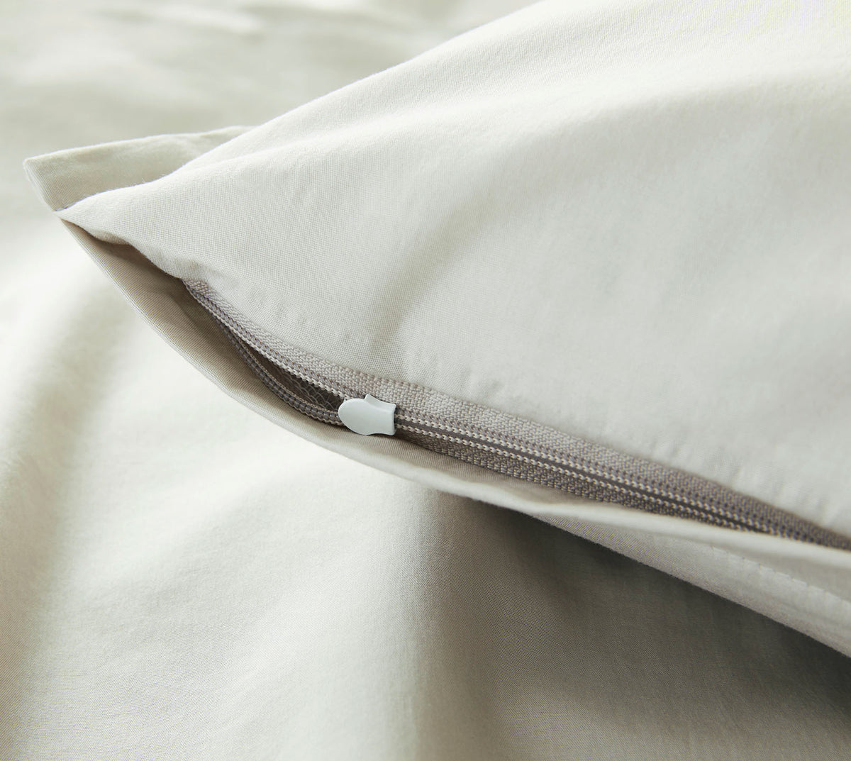 Washed Cotton Bettwaesche Crisp in Hellgruen Reissverschluss #farbe_Clay