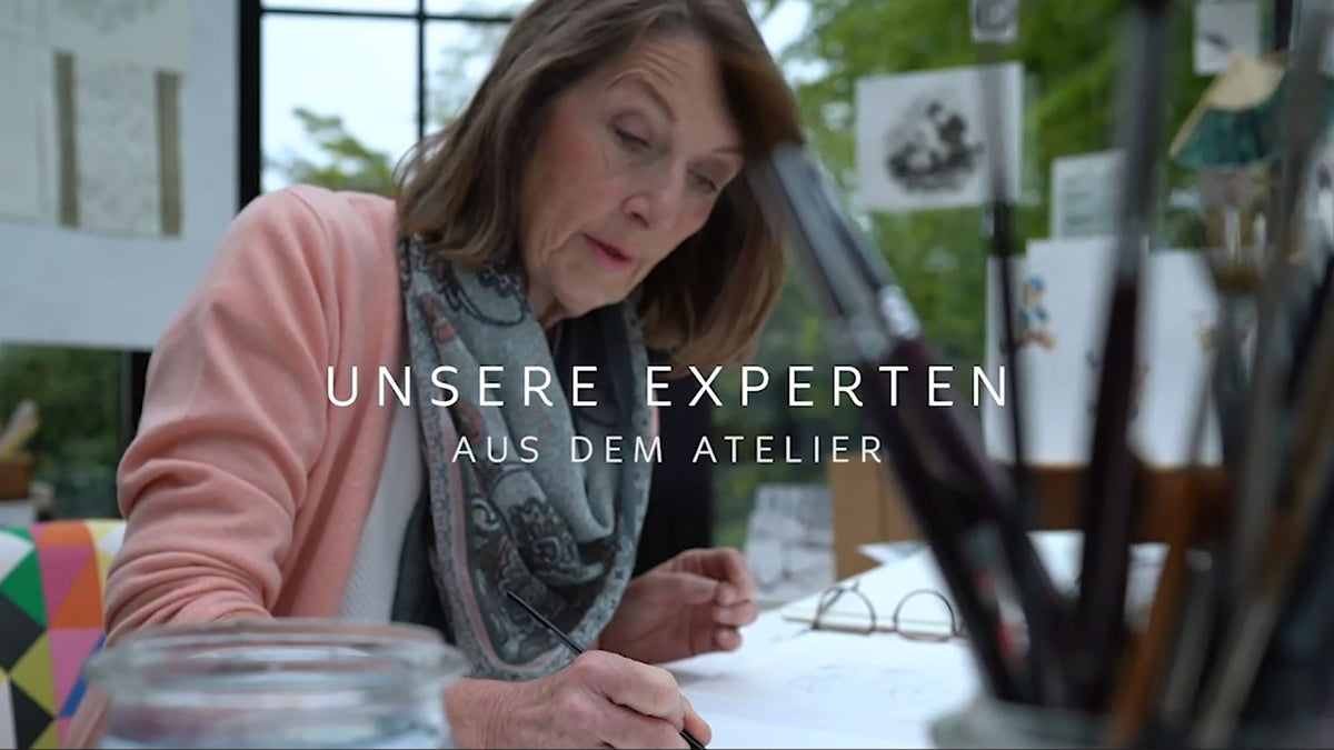 Illustratorin Frau Timmas in ihrem Atelier