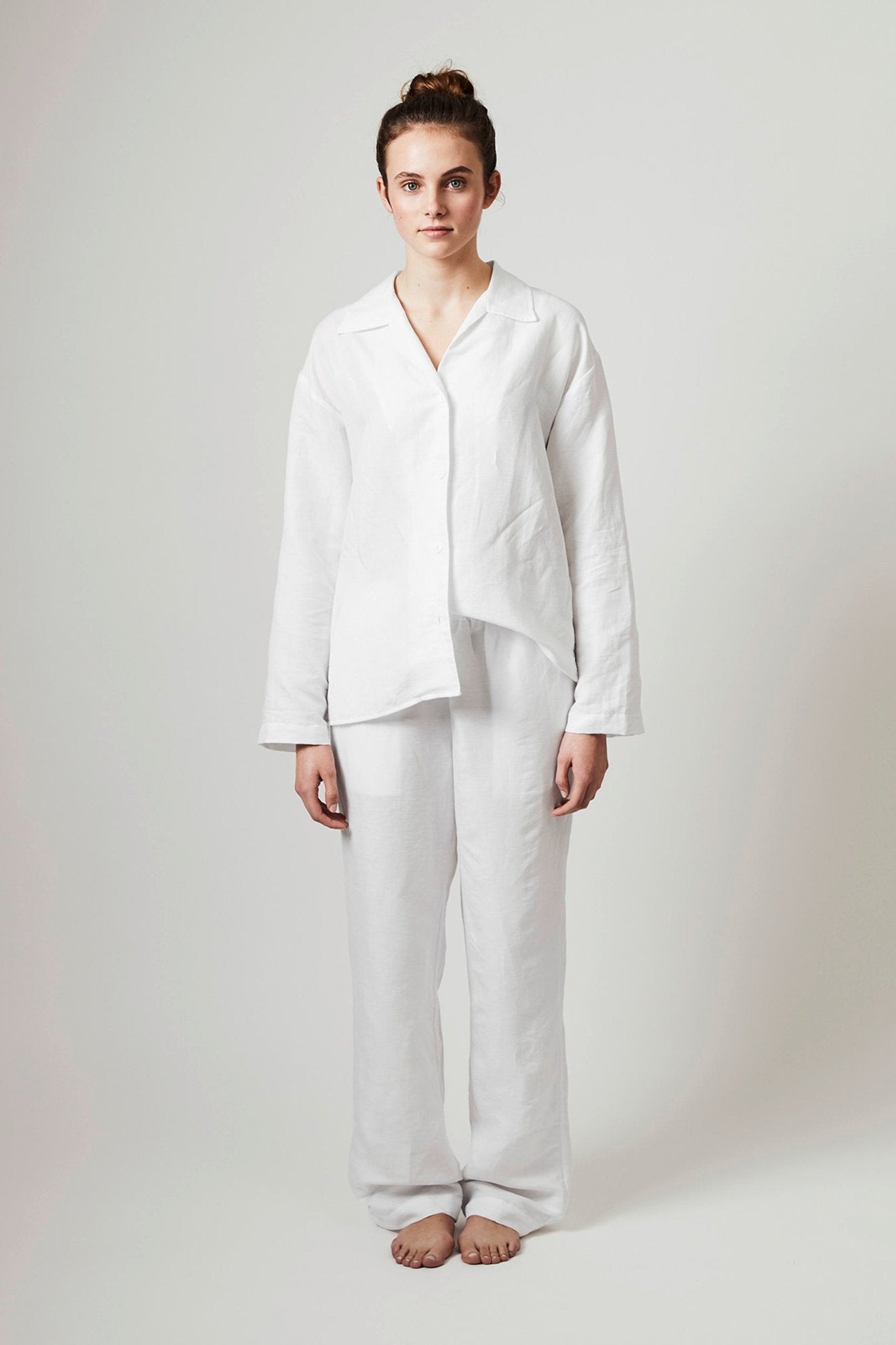 Halbleinen Homewear Pant Long in Weiß Model #farbe_Weiß