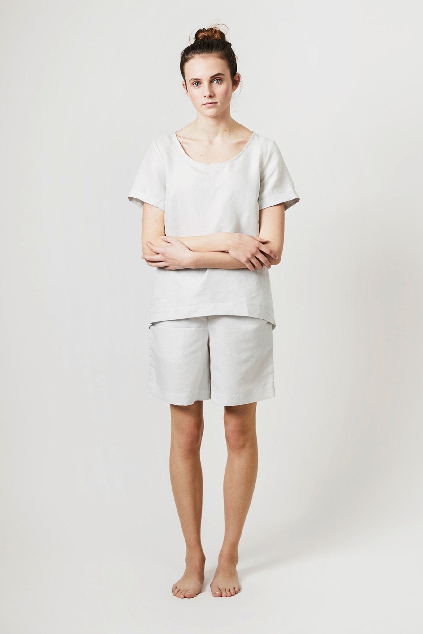 Halbleinen Homewear Shirt in Kreide Model #farbe_Kreide