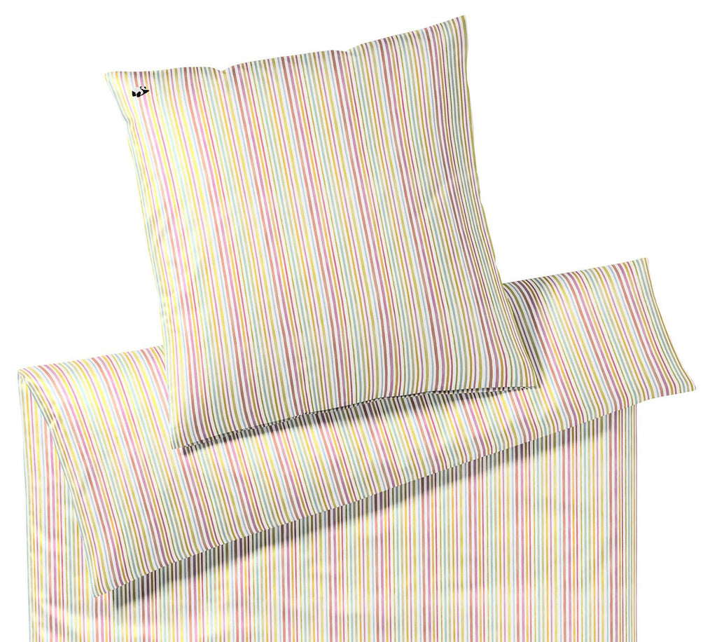 Mako-Batist Regenbogen Kinderbettwäsche Lucky Stripe in Regenbogen Streifen Pandabärstickmotiv Freisteller #farbe_Lucky Stripe Rainbow